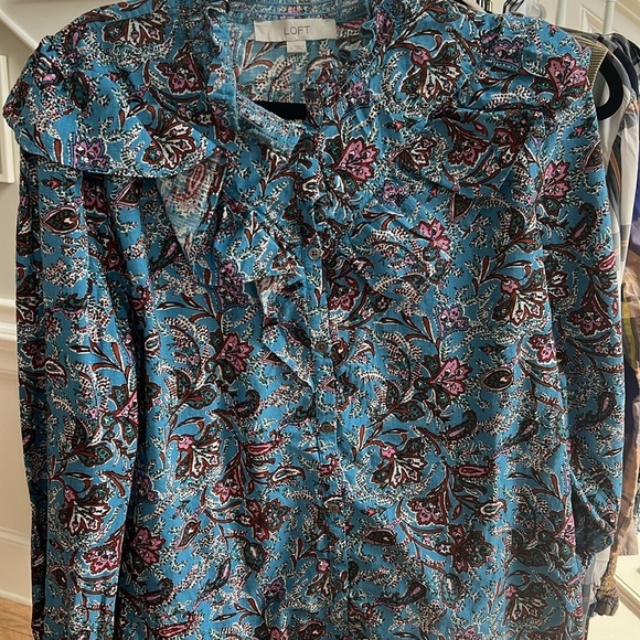 LOFT - BLUE PAISLEY RUFFLE FRONT PLACKET SHIRT - SIZE L - Picture 5 of 6